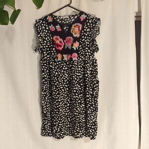 Elegant Black and White Floral Midi Dress